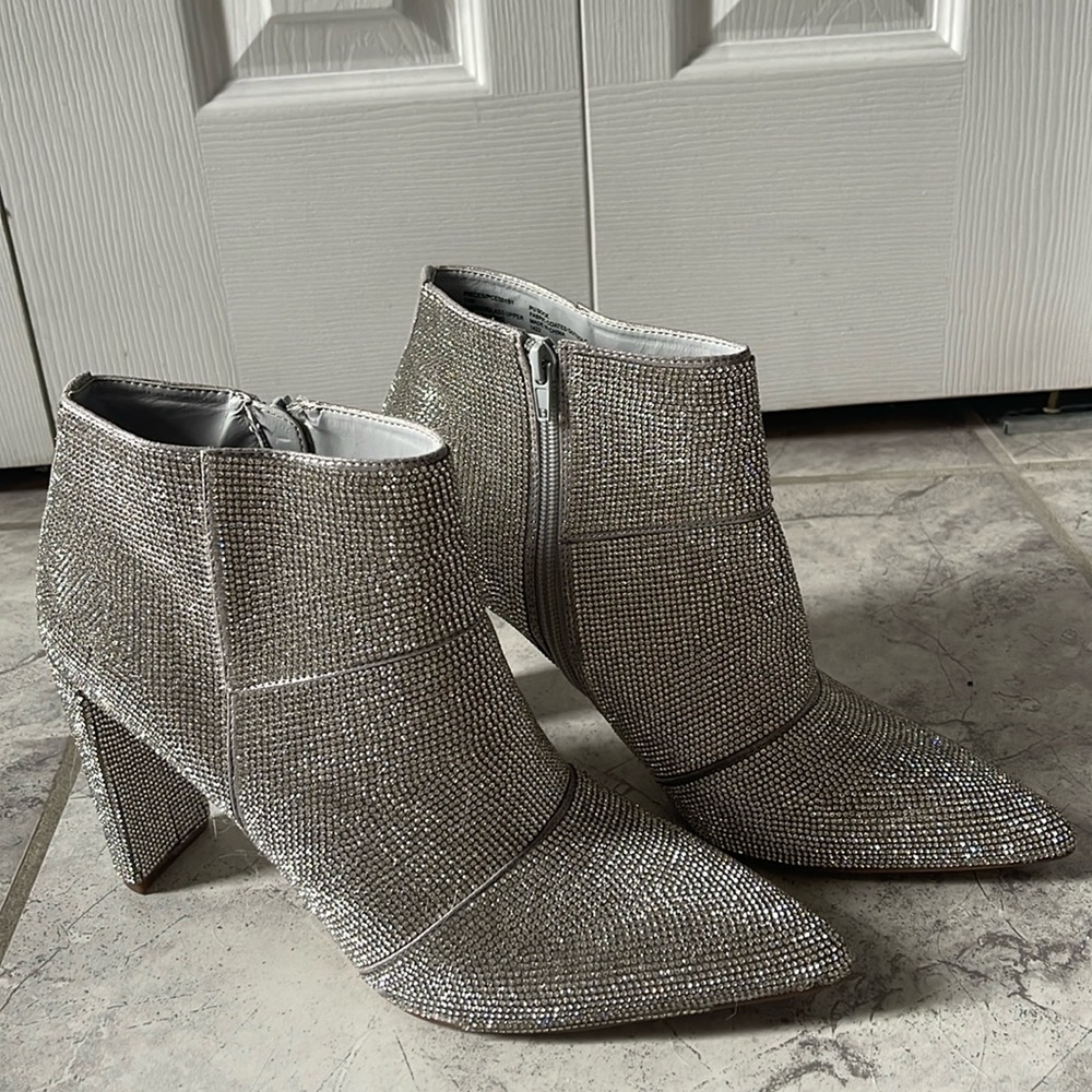 Steve Madden Rhinestone Glam Bootie Size 11 Shoe NEVER WORN - PCES01S1